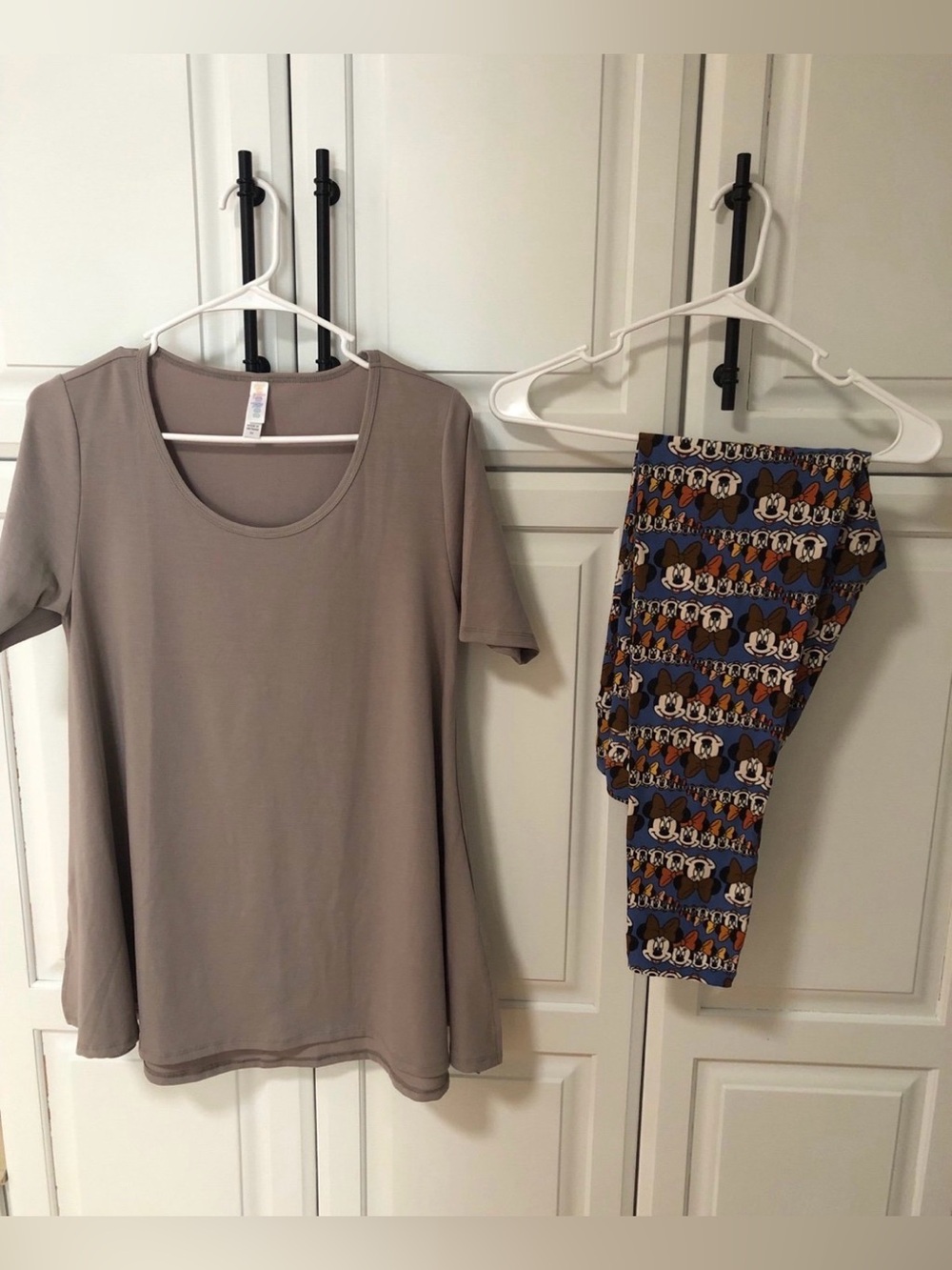 Lularoe shirt and Minnie Mouse leggings